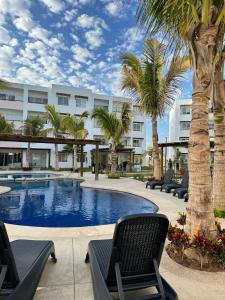 Bazén v ubytování Almarena Paradise nebo v jeho okolí