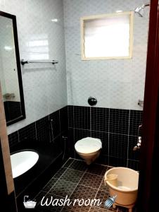 Koupelna v ubytování Sri ArulMuthu Residency