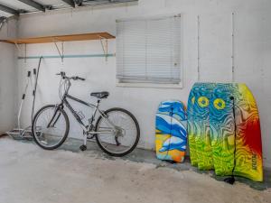 Montar en bicicleta en Alligator Escape - Heated pool haven just minutes from Venice beaches o alrededores