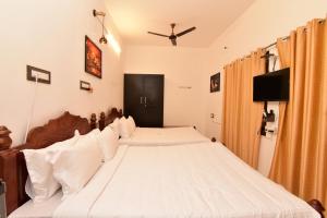 Giường trong phòng chung tại Chez Linda Home Stay +23 ảnh