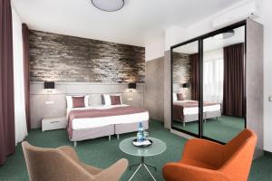 A bed or beds in a room at Boutique Hotel Paradoх