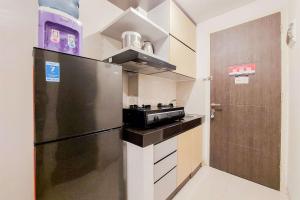 Η κουζίνα ή μικρή κουζίνα στο Cozy and Modern Studio at Serpong Garden Apartment By Travelio