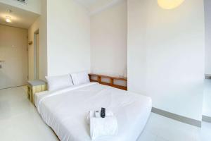 Un ou plusieurs lits dans un hébergement de l'établissement Cozy Living Studio at Tokyo Riverside PIK 2 Apartment By Travelio