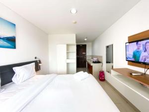 TV a/nebo společenská místnost v ubytování Comfort Stay Studio at Enviro Apartment By Travelio