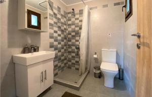 A bathroom at Nice Apartment In Nafpaktos With Wifi