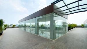 Πισίνα στο ή κοντά στο Good Choice Studio Apartment Anwa Residence Bintaro By Travelio