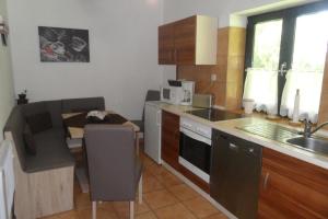 Η κουζίνα ή μικρή κουζίνα στο Schönes Ferienhaus in Bentwisch mit Garten