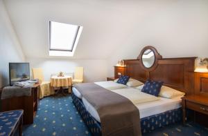Postel nebo postele na pokoji v ubytování Hotel Bayrischer Hof