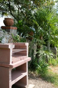 A garden outside IseoLakeRental - Villa Alessandra