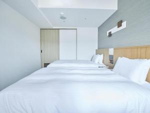 Postel nebo postele na pokoji v ubytování Hotel Traveltine Kyoto Kiyamachi