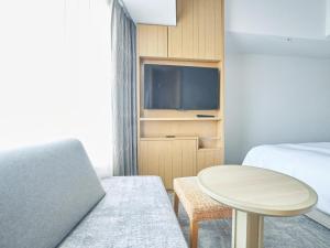 TV a/nebo společenská místnost v ubytování Hotel Traveltine Kyoto Kiyamachi