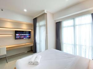 Postel nebo postele na pokoji v ubytování Cozy Living Studio at Vasanta Innopark Apartment By Travelio + 12 fotografií