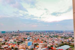 a view of a large city with buildings at Comfortable 2BR Apartment at Vida View Makassar By Travelio in Pampang
