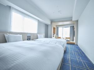 Postel nebo postele na pokoji v ubytování Hotel Traveltine Kyoto Kiyamachi