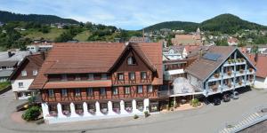 Nespecifikovaný výhled na hory nebo výhled na hory při pohledu z hotelu