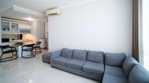 Dapur atau dapur kecil di Nice and Spacey 1BR at The Via and The Vue Apartment By Travelio