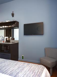 TV a/nebo společenská místnost v ubytování MIRO Rooms Center - quiet chic, self check-in
