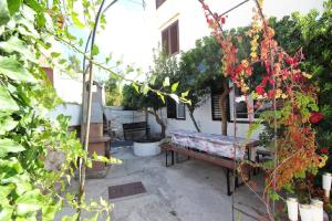 Zahrada ubytování Charmante Ferienwohnung in Baška mit Eigener Terrasse - b59607