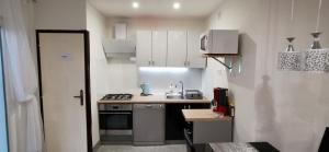 Kuchyň nebo kuchyňský kout v ubytování Charmante Ferienwohnung in Baška mit Eigener Terrasse - b59607 + 14 fotografií