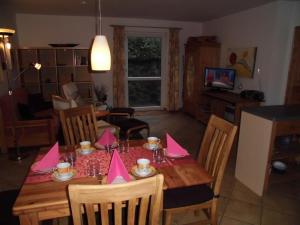 Η κουζίνα ή μικρή κουζίνα στο Ferienwohnung mit Terrasse, Garten und Grill