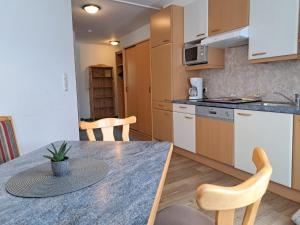 Nhà bếp/bếp nhỏ tại Apart-Alpin