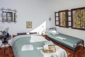 A bed or beds in a room at Maria's Cozy Loft in Makrinitsa