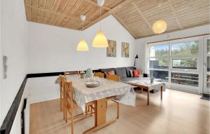 Χώρος καθιστικού στο 1 Bedroom Pet Friendly Home In Humble