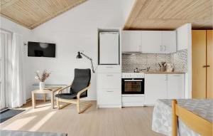 Η κουζίνα ή μικρή κουζίνα στο 1 Bedroom Pet Friendly Home In Humble