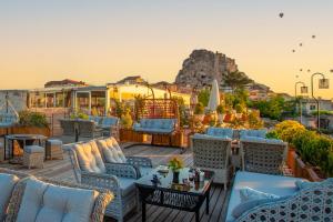 A seating area at Cappadocia Pegasos Cave Suite Hotel