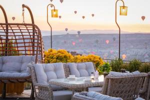A seating area at Cappadocia Pegasos Cave Suite Hotel