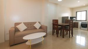 Kuchyň nebo kuchyňský kout v ubytování RedDoorz @ LM Apartelle Boracay