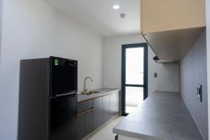 Kuchyň nebo kuchyňský kout v ubytování Sophia Apartment - Sophia Center Phu Cuong