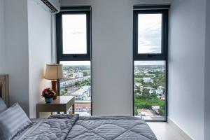 Postel nebo postele na pokoji v ubytování Sophia Apartment - Sophia Center Phu Cuong