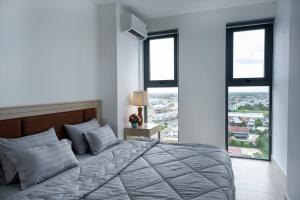Postel nebo postele na pokoji v ubytování Sophia Apartment - Sophia Center Phu Cuong