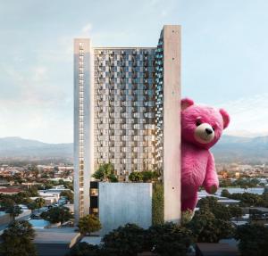 a pink teddy bear sitting on top of a building at Studio Sabana Secrt 3011 in San José