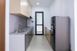 Kuchyň nebo kuchyňský kout v ubytování Sophia Apartment - Sophia Center Phu Cuong