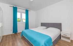 Posteľ alebo postele v izbe v ubytovaní Lovely Apartment In Lopar With Wifi