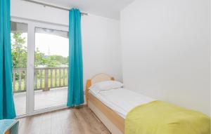 Posteľ alebo postele v izbe v ubytovaní Lovely Apartment In Lopar With Wifi