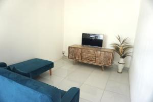 Μια τηλεόραση ή/και κέντρο ψυχαγωγίας στο Black Sand hostel Amed