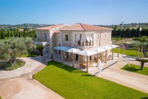 Budova, kde se prázdninový dům nachází