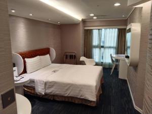 Postel nebo postele na pokoji v ubytování Ximen Airline Hotel