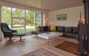 Posezení v ubytování Three-Bedroom Holiday Home In Blavand