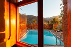 Bazén v ubytovaní Komfortables Ferienhaus mit privatem Pool und idealer Lage im Naturpark mit Nähe zum Strand alebo v jeho blízkosti