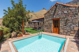 Bazén v ubytovaní Komfortables Ferienhaus mit privatem Pool und idealer Lage im Naturpark mit Nähe zum Strand alebo v jeho blízkosti