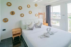 Postel nebo postele na pokoji v ubytování Patong Diamond Hotel