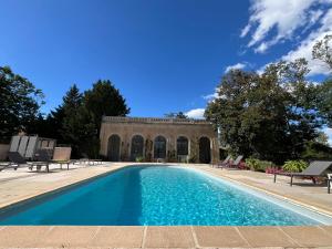 a swimming pool in front of a building at Ch&acirc;teau de Briante in Saint-Lager