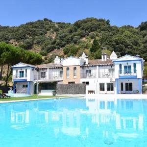 Bazén v ubytování Hotel La Fuentecilla nebo v jeho okolí