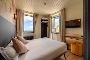 Postel nebo postele na pokoji v ubytování Grand Hôtel de Bretagne