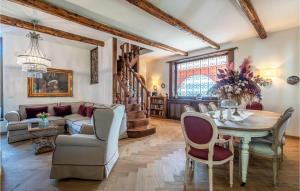 Χώρος καθιστικού στο Lovely Home In Poggio Delle Ginestre