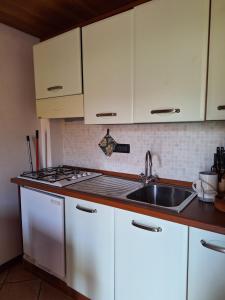 Kuchyň nebo kuchyňský kout v ubytování Agriturismo Cà Trinche